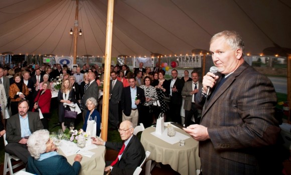 Pearl Twirl auctioneer and radio personality Damon Scott generates bidding action  (Photo by Kim Tyler Photography).