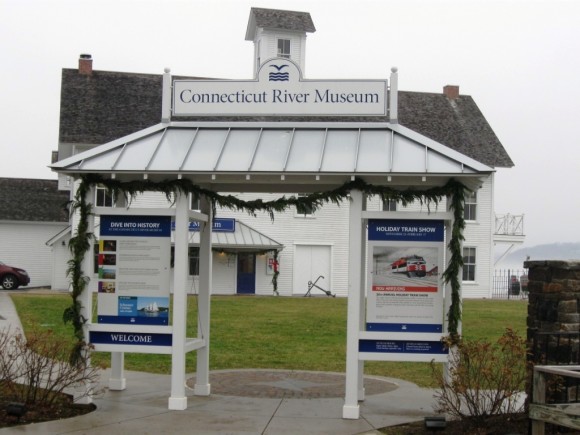 "Conversational" billboard entrance to the Museum
