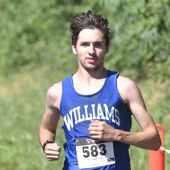 Coming in third place overall, Lee Cattanach, with a time of 21:54. (Al Malpa photo)
